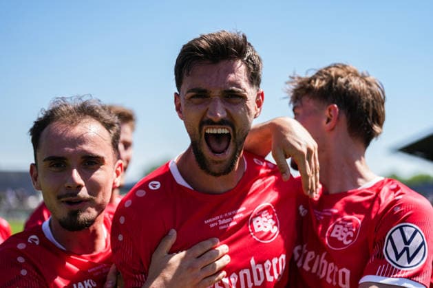 SBFV-Rothaus-Pokal, Bahlinger SC vs FC 08 Villingen, 23.05.2026 Torjubel zum 1:0 durch Elvir Zukaj (Bahlinger SC, 4) SBFV-Rothaus-Pokal, Bahlinger SC vs FC 08 Villingen, Karl-Heitz-Stadion Offenburg, 23.05.2026 *** SBFV Rothaus Pokal, Bahlinger SC vs FC 08 Villingen, 23 05 2026 Goal celebration for 1 0 by Elvir Zukaj Bahlinger SC, 4 SBFV Rothaus Pokal, Bahlinger SC vs FC 08 Villingen, Karl Heitz Stadion Offenburg, 23 05 2026 Copyright: xBEAUTIFULxSPORTS Boscox