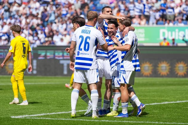 23.05.2026, xydrx, Herren, Fußball, Finaltag der Amateure, Finale Niederrheinpokal, SC St. Tönis 11 ‹20 - MSV Duisburg, Saison 2025 2026, Schauinsland-Reisen-Arena: Torjubel nach dem Tor zum 1:0 für den MSV Duisburg durch Torschütze Patrick Sussek (MSV Duisburg, 37) zusammen mit Jan-Simon Symalla (MSV Duisburg, 23) und Florian Krueger (MSV Duisburg, 26) *** 23 05 2026, xydrx, men, soccer, amateur final day, Niederrheinpokal final, SC St Tönis 11 20 MSV Duisburg, season 2025 2026, Schauinsland Reisen Arena Goal celebration after the 1-0 goal for MSV Duisburg by scorer Patrick Sussek MSV Duisburg, 37 together with Jan Simon Symalla MSV Duisburg, 23 and Florian Krueger MSV Duisburg, 26 Copyright: HMBxMedia YannisxDreimann
