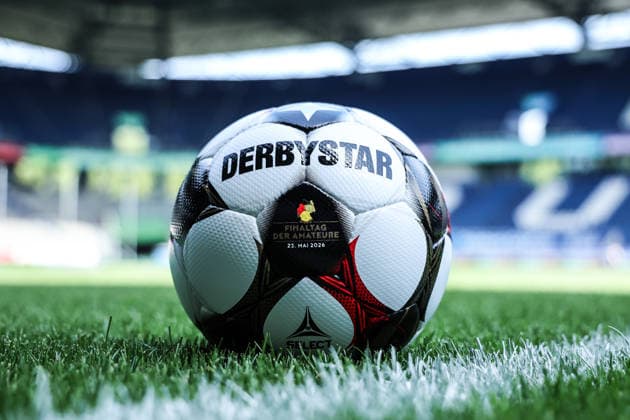 Fussball, FVN Niederrheinpokal Saison 2025 2026 Finale SC St. Tönos 11 20 vs MSV Duisburg 16.05.2026, schauinsland-reisen-arena Spielball für den Finaltag der Amateure 2026 von Derbystar Duisburg schauinsland-reisen-arena Nordrhein-Westfalen Deutschland