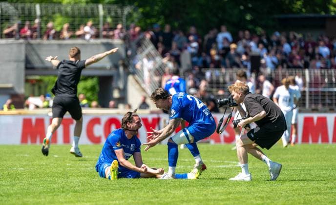 Fußball, Herren, Saison 2025 2026, Finale COSY-WASCH Landespokal Berlin, VSG Altglienicke - BFC Dynamo, v. l. Jonas Nietfeld (VSG Altglienicke), Philip Türpitz (VSG Altglienicke), Jubel nach dem Abpfiff, 23.05. 2026, Copyright: xMatthiasxKochx