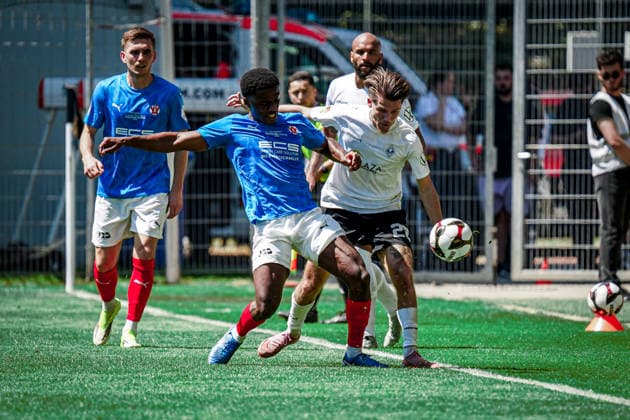 Deutschland: Fussball: bfv-Rothaus-Pokal 2025 2026 , Finale - VfR Mannheim vs SV Waldhof Mannheim - Carl-Benz-Stadion (Mannheim) : Zweikampf, am Ball Copyright: xBennetxLongx