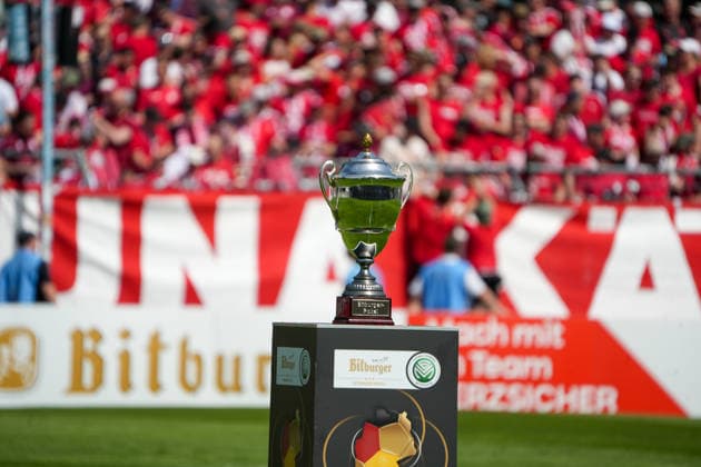 Deutschland: Bitburger-Pokalfinale 2026, S.C. Fortuna Köln vs. Viktoria Köln - 23.05.2026 - Sportpark Höhenberg (Köln): Der Pokal Köln Deutschland Copyright: xMijoxLubecx