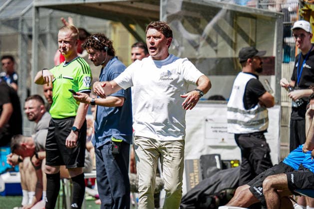 Deutschland: Fussball: bfv-Rothaus-Pokal 2025 2026 , Finale - VfR Mannheim vs SV Waldhof Mannheim - Carl-Benz-Stadion (Mannheim) : Luc Holtz (Trainer, SV Waldhof Mannheim) Mimik, Gesichtsausdruck, Gestik, Geste Copyright: xBennetxLongx