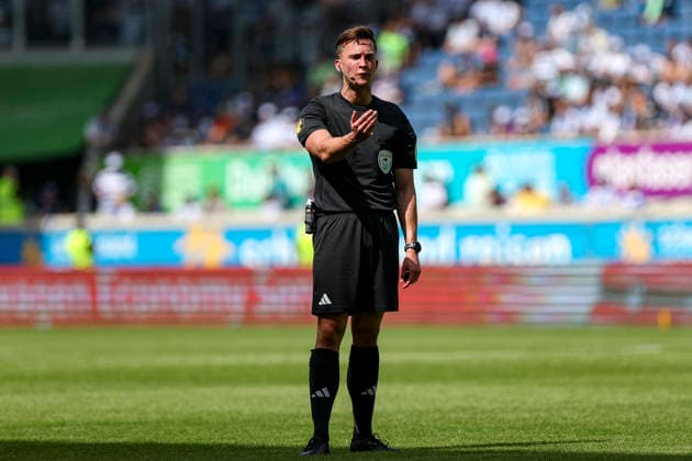 23.05.2026, GER, Fussball, Herren, Niederrheinpokal Finale, Saison 2025 2026, SC St. Tönis - MSV Duisburg Schiedsrichter Jan Peter Weßels gestikuliert, Gestik und Mimik Duisburg schauinsland-reisen-Arena Nordrhein-Westfalen Deutschland Copyright: xAdrianxSchlüterx