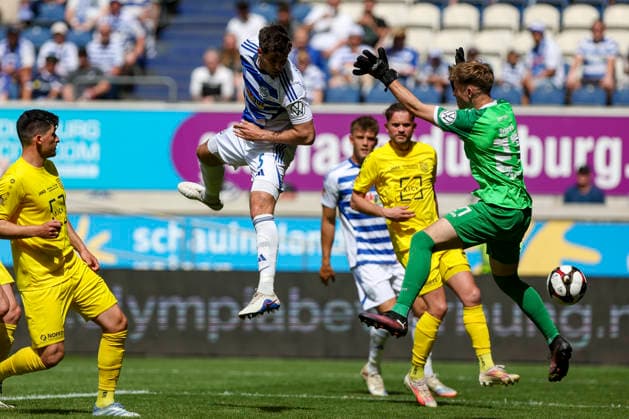 23.05.2026, GER, Fussball, Herren, Niederrheinpokal Finale, Saison 2025 2026, SC St. Tönis - MSV Duisburg Tobias Fleckstein (MSV Duisburg) mit einem Kopfball Duisburg schauinsland-reisen-Arena Nordrhein-Westfalen Deutschland Copyright: xAdrianxSchlüterx
