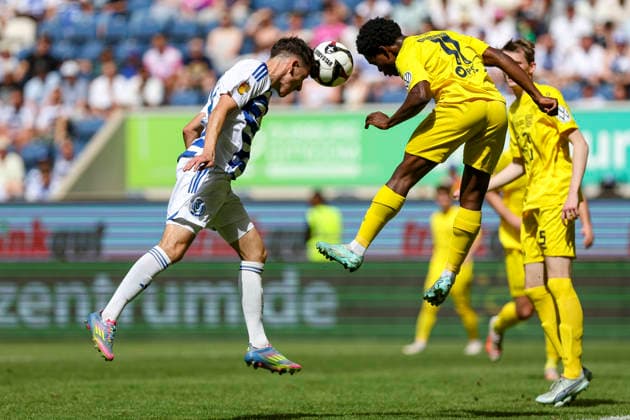 23.05.2026, GER, Fussball, Herren, Niederrheinpokal Finale, Saison 2025 2026, SC St. Tönis - MSV Duisburg Conor Noß (MSV Duisburg) und Tyler Nkamanyi (St. Tönis) im Kampf um den Ball Duisburg schauinsland-reisen-Arena Nordrhein-Westfalen Deutschland Copyright: xAdrianxSchlüterx