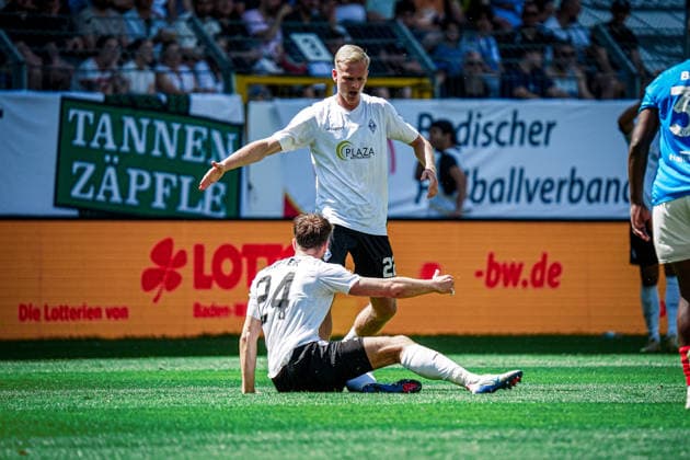 Deutschland: Fussball: bfv-Rothaus-Pokal 2025 2026 , Finale - VfR Mannheim vs SV Waldhof Mannheim - Carl-Benz-Stadion (Mannheim) : Janne Sietan (SV Waldhof Mannheim, 22) , Lukas Klünter Lukas Kluenter (SV Waldhof Mannheim, 24) Gestik, Gesten Copyright: xBennetxLongx