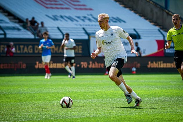 Deutschland: Fussball: bfv-Rothaus-Pokal 2025 2026 , Finale - VfR Mannheim vs SV Waldhof Mannheim - Carl-Benz-Stadion (Mannheim) : Julian Rieckmann (SV Waldhof Mannheim, 21) am Ball Copyright: xBennetxLongx