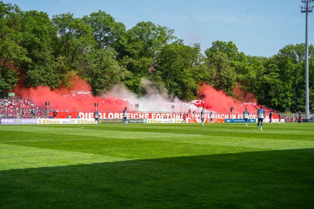 Deutschland: Bitburger-Pokalfinale 2026, S.C. Fortuna Köln vs. Viktoria Köln - 23.05.2026 - Sportpark Höhenberg (Köln): Stadion, Gesamtansicht Überblick, Fans, Jubel, Freude, Emotionen, Fortuna Choreo Köln Deutschland Copyright: xMijoxLubecx