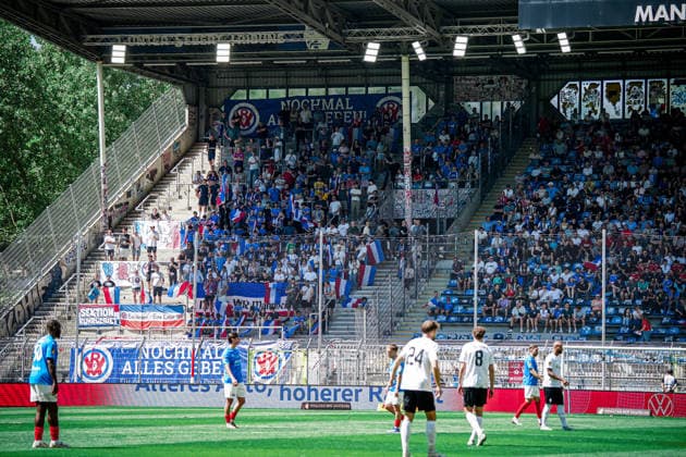 Deutschland: Fussball: bfv-Rothaus-Pokal 2025 2026 , Finale - VfR Mannheim vs SV Waldhof Mannheim - Carl-Benz-Stadion (Mannheim) : Tribüne, Fans Copyright: xBennetxLongx