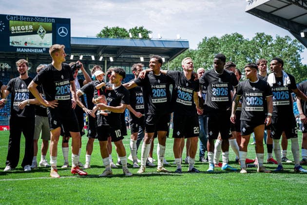 Deutschland: Fussball: bfv-Rothaus-Pokal 2025 2026 , Finale - VfR Mannheim vs SV Waldhof Mannheim - Carl-Benz-Stadion (Mannheim) : Mannschaft, Spieler, Jubel, Freude, Emotionen, Gestik, Gesten Copyright: xBennetxLongx