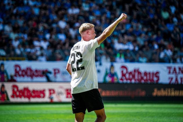 Deutschland: Fussball: bfv-Rothaus-Pokal 2025 2026 , Finale - VfR Mannheim vs SV Waldhof Mannheim - Carl-Benz-Stadion (Mannheim) : Janne Sietan (SV Waldhof Mannheim, 22) Gestik, Geste Copyright: xBennetxLongx