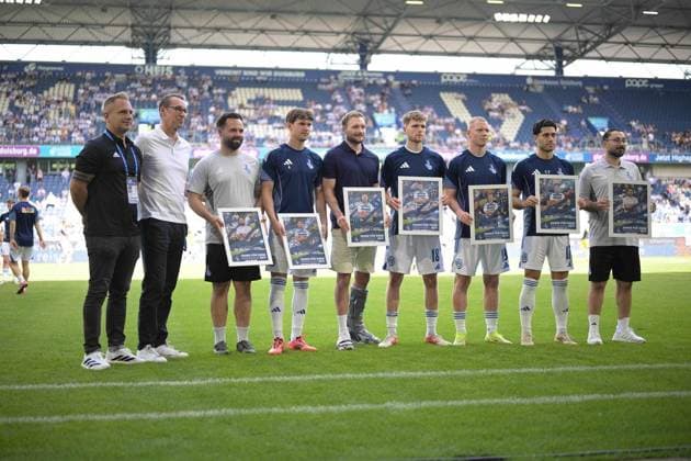 Niederrheinpokalfinale MSV Duisburg - SC St.Tönis ** NUR FÜR REDAKTIONELLE ZWECKE ** EDITORIAL USE ONLY **<p>Fußball Niederrheinpokalfinale MSV Duisburg - SC St.Tönis am 23.05.26 in der Schauinsland-Reisen Arena in Duisburg Verabschiedung der MSV Spieler v.L.: Chris Schmoldt, Michael Preetz, Leon Welter, Dominik Becker ( Duisburg ), Florian Egerer ( Duisburg ), Steffen Meuer ( Duisburg ), Leon Müller ( Duisburg ), Mert Göckan ( Duisburg ), Omar Ahmad Deutschland Nordrhein-Westfalen Duisburg Copyright: JakobxKlos