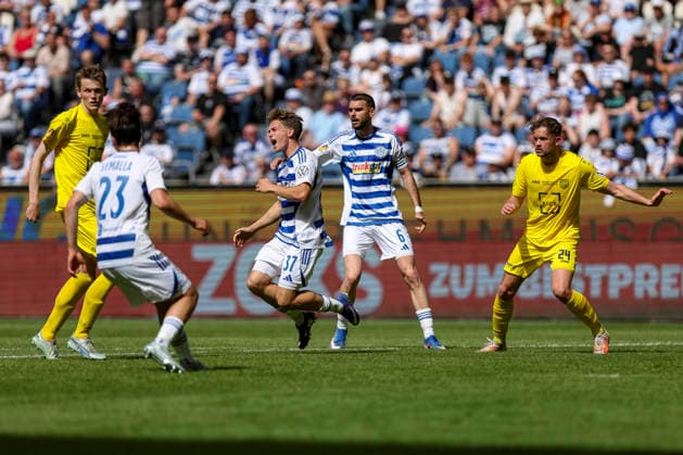 23.05.2026, GER, Fussball, Herren, Niederrheinpokal Finale, Saison 2025 2026, SC St. Tönis - MSV Duisburg Patrick Sussek (MSV Duisburg) wird gefoult Duisburg schauinsland-reisen-Arena Nordrhein-Westfalen Deutschland Copyright: xAdrianxSchlüterx