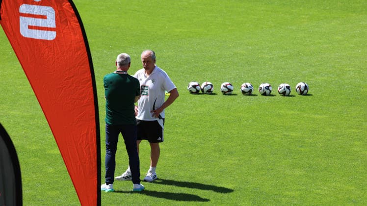 23.05.2026, xrekx, Fussball Landespokal Saarland Finale, 1.FC Saarbrücken - FC 08 Homburg v.l. Roland Seitz Trainer (FC 08 Homburg) Hans Gassert Vorstandvorsitzender (FC 08 Homburg) (DFL DFB REGULATIONS PROHIBIT ANY USE OF PHOTOGRAPHS as IMAGE SEQUENCES and or QUASI-VIDEO) Saarbrücken