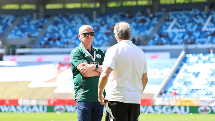 23.05.2026, xrekx, Fussball Landespokal Saarland Finale, 1.FC Saarbrücken - FC 08 Homburg v.l. Hans Gassert Vorstandvorsitzender (FC 08 Homburg) Roland Seitz Trainer (FC 08 Homburg) (DFL DFB REGULATIONS PROHIBIT ANY USE OF PHOTOGRAPHS as IMAGE SEQUENCES and or QUASI-VIDEO) Saarbrücken