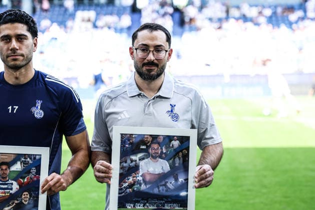 Fussball, FVN Niederrheinpokal Saison 2025 2026 Finale SC St. Tönos 11 20 vs MSV Duisburg 16.05.2026, schauinsland-reisen-arena Mert Göckan (MSV Duisburg, 17) Omar Ahmad (Zeugwart, MSV Duisburg) Duisburg schauinsland-reisen-arena Nordrhein-Westfalen Deutschland