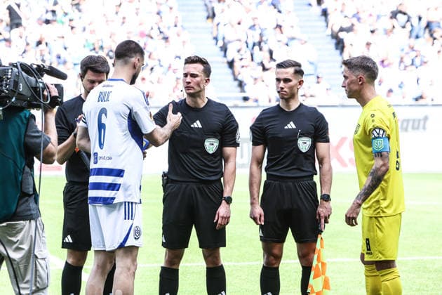 Fussball, FVN Niederrheinpokal Saison 2025 2026 Finale SC St. Tönos 11 20 vs MSV Duisburg 16.05.2026, schauinsland-reisen-arena Seitenwahl vor dem Spoiel Duisburg schauinsland-reisen-arena Nordrhein-Westfalen Deutschland