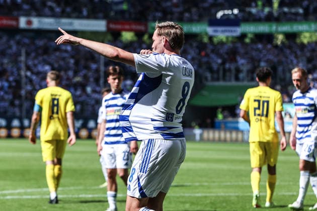 Fussball, FVN Niederrheinpokal Saison 2025 2026 Finale SC St. Tönos 11 20 vs MSV Duisburg 16.05.2026, schauinsland-reisen-arena Torjubel MSV Duisburg nach dem Tor zum 2-0 durch einen Elfmeter von Aljaz Casar (MSV Duisburg, 8), der Torschütze macht den Babyjubel Duisburg schauinsland-reisen-arena Nordrhein-Westfalen Deutschland