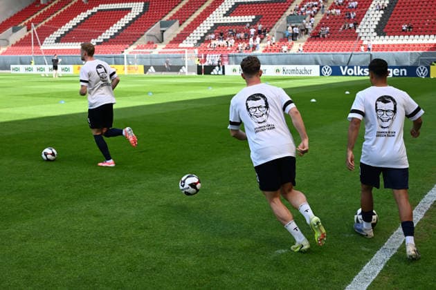 23.05.2026, xpsx, Fußball Finale Hessenpokal, SG Barockstadt Fulda-Lehnerz - SV Wehen Wiesbaden v.l. Warmup warm up Aufwärmen aufwärmen vor dem Spiel Fulda (DFL DFB REGULATIONS PROHIBIT ANY USE OF PHOTOGRAPHS as IMAGE SEQUENCES and or QUASI-VIDEO) Offenbach