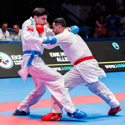Ugur Aktas (TUR, rot) gegen Matteo Avanzini (ITA, blau) im Finale Männer 84+, 23.05.2026, Frankfurt am Main (Deutschland), 61. Karate-Europameisterschaften 2026 Frankfurt Main