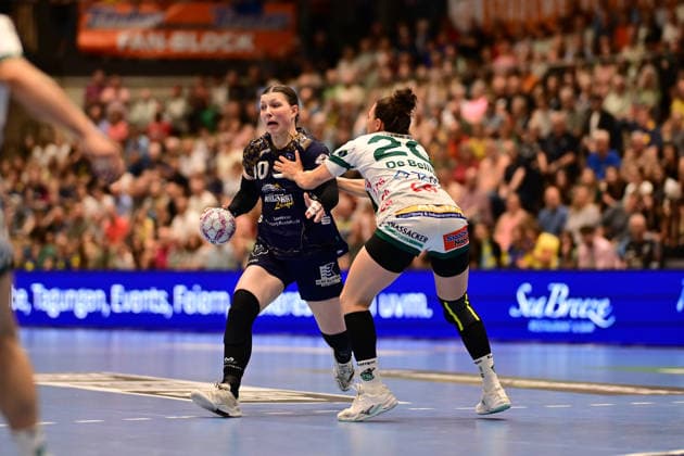 Handball I Frauen I Saison 2025-2026 I Play-Offs 5-11 I 6. Spieltag I Buxtehuder SV - FRISCH AUF! Göppingen I 23.05.2026 Anika Hampel (10, Buxtehuder Sportverein) Louisa De Bellis (20, FRISCH AUF Göppingen) Buxtehude Halle Nord Niedersachsen Deutschland Copyright: xLobeca FelixxSchlikisx