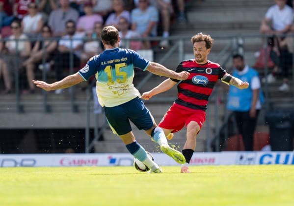 Zweikampf zwischen: duel between: David Kamm Al-Azzawe (Fortuna Koeln, 15) und Tobias Eisenhuth (Viktoria Koeln, 6) SC Fortuna Köln vs. Viktoria Köln 23.05.2026 Fussball, Bitburger-Pokalfinale 2026, GER, Sportpark Höhenberg, Köln Copyright: HMBxMedia xMarcoxBader