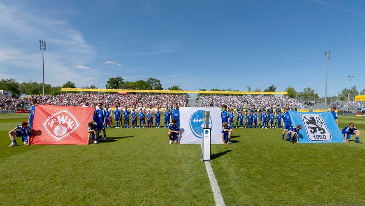 v.l.n.r.: im Finale des Bayerischen Toto-Pokals zwischen dem FC Würzburger Kickers und dem TSV 1860 München im Stadion am Dallenberg, Würzburg, Deutschland, am 23. Mai 2026. Copyright: HMBxMedia xHeikoxBecker
