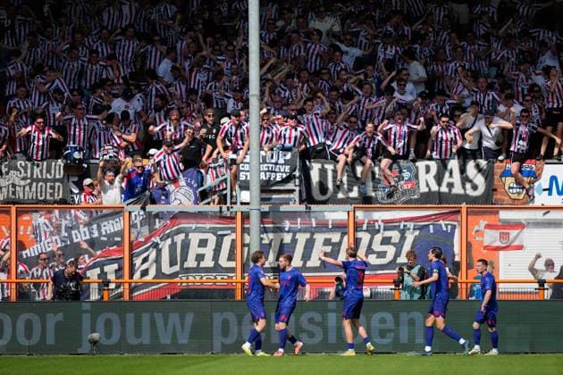 VOLENDAM , 23-05-2026 , Kras Stadium, season 2025 2026 , Dutch Eredivisie Football ,Second leg of the Keuken Kampioen Play-Offs final . Match between FC Volendam and Willem II . Picture shows payers of Willem II celebrating the 0-1 Volendam - Willem II (play off)  x203907279x Copyright: