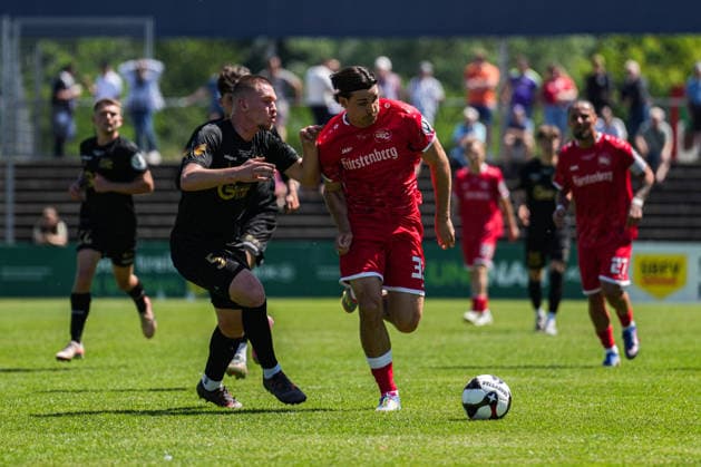 SBFV-Rothaus-Pokal, Bahlinger SC vs FC 08 Villingen, 23.05.2026 Zweikampf zwischen Marco Rienhardt (Bahlinger SC, 33) und Jonas Busam (FC 08 Villingen, 5) SBFV-Rothaus-Pokal, Bahlinger SC vs FC 08 Villingen, Karl-Heitz-Stadion Offenburg, 23.05.2026 Copyright: xBEAUTIFULxSPORTS Boscox