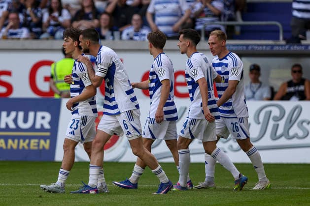 23.05.2026, GER, Fussball, Herren, Niederrheinpokal Finale, Saison 2025 2026, SC St. Tönis - MSV Duisburg Jan-Simon Symalla (MSV Duisburg) Torjubel, jubelt nach seinem Treffer zum 0:4 Duisburg schauinsland-reisen-Arena Nordrhein-Westfalen Deutschland Copyright: xAdrianxSchlüterx