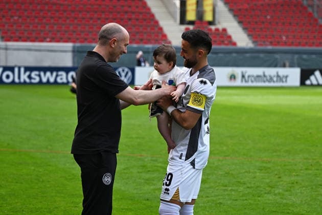 23.05.2026, xpsx, Fußball Finale Hessenpokal, SG Barockstadt Fulda-Lehnerz - SV Wehen Wiesbaden v.l. Trainer Coach Daniel Schernig (SV Wehen Wiesbaden) Fatih Kaya (SV Wehen Wiesbaden) (DFL DFB REGULATIONS PROHIBIT ANY USE OF PHOTOGRAPHS as IMAGE SEQUENCES and or QUASI-VIDEO) Offenbach