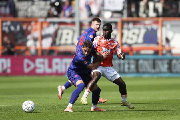 VOLENDAM - (lr) Uriel van Aalst of Willem II, Yannick Leliendal of FC Volendam during the promotion relegation play-off final match between FC Volendam and Willem II at the Kras Stadium on 23 May 2026 in Volendam, the Netherlands. SONNY LENSEN ANP Play-offs Promotion Relegation - FINAL 2025-2026 xVIxANPxSportx xxANPxIVx 559136017 originalFilename: 559136017.jpg