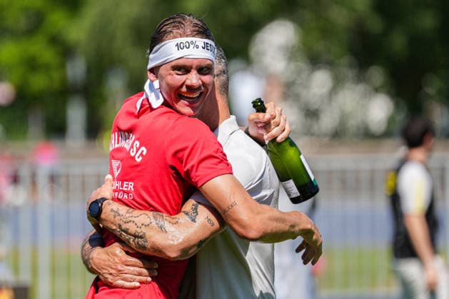 SBFV-Rothaus-Pokal, Bahlinger SC vs FC 08 Villingen, 23.05.2026 Die Bahlinger am feiern nach dem Spiel Laurin Tost (Bahlinger SC, 5) SBFV-Rothaus-Pokal, Bahlinger SC vs FC 08 Villingen, Karl-Heitz-Stadion Offenburg, 23.05.2026 Copyright: xBEAUTIFULxSPORTS Boscox