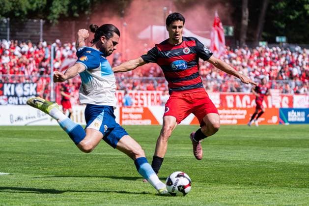 Köln, Deutschland 23. Mai 2026: Mittelrheinpokal - 2025 2026 - Finale - Viktoria Köln gegen Fortuna Köln Im Bild: v. li. im Zweikampf David Haider Al-Azzawe (Fortuna) und Jakob Sachse (VIK) DFL DFB regulations prohibit any use of photographs as image sequences and or quasi-video Sportpark Höhenberg Nordrhein Westfalen Copyright: xFotostandx xKruczynskix