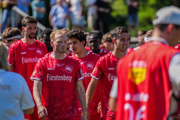 SBFV-Rothaus-Pokal, Bahlinger SC vs FC 08 Villingen, 23.05.2026 Die Bahlinger auf dem Weg zur Medaillen und Pokalübergabe SBFV-Rothaus-Pokal, Bahlinger SC vs FC 08 Villingen, Karl-Heitz-Stadion Offenburg, 23.05.2026 Copyright: xBEAUTIFULxSPORTS Boscox