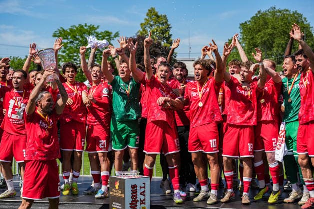 SBFV-Rothaus-Pokal, Bahlinger SC vs FC 08 Villingen, 23.05.2026 Die Bahlinger nach dem Spiel mit dem Pokal am feiern SBFV-Rothaus-Pokal, Bahlinger SC vs FC 08 Villingen, Karl-Heitz-Stadion Offenburg, 23.05.2026 Copyright: xBEAUTIFULxSPORTS Boscox