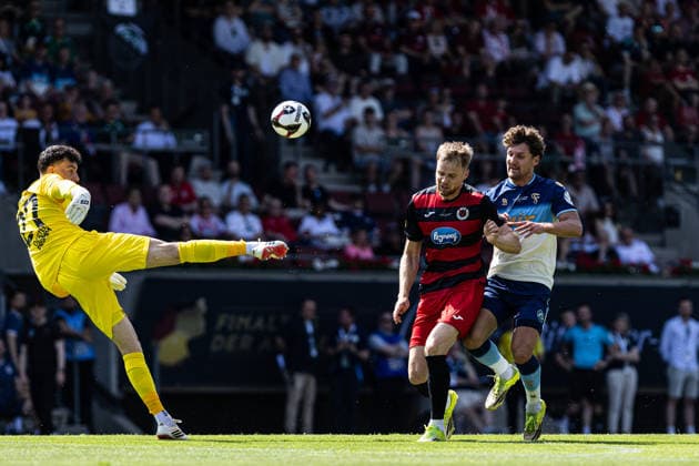 Finaltag der Amateure 2026: SC Fortuna Köln - FC Viktoria Köln; Sportpark Höhenberg, Köln; 23.05.2026 Lars Dietz (FC Viktoria Köln, 2), Enzo Wirtz (SC Fortuna Köln, 9), Arne Schulz (FC Viktoria Köln, 27) Finaltag der Amateure 2026: SC Fortuna Köln - FC Viktoria Köln; Sportpark Höhenberg, Köln; 23.05.2026 Copyright: xBEAUTIFULxSPORTS Buriakovx