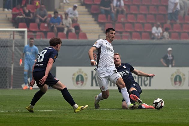 23.05.2026, xpsx, Fußball Finale Hessenpokal, SG Barockstadt Fulda-Lehnerz - SV Wehen Wiesbaden v.l. Moritz Flotho (SV Wehen Wiesbaden) Milian Habermehl (SG Barockstadt Fulda-Lehnerz) Zweikampf, Aktion, action, battle for the ball (DFL DFB REGULATIONS PROHIBIT ANY USE OF PHOTOGRAPHS as IMAGE SEQUENCES and or QUASI-VIDEO) Offenbach