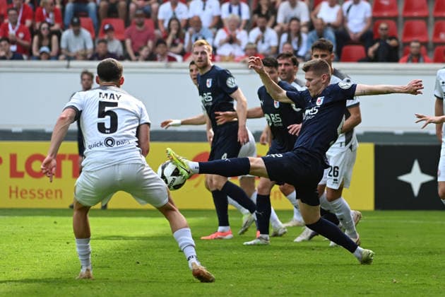 23.05.2026, xpsx, Fußball Finale Hessenpokal, SG Barockstadt Fulda-Lehnerz - SV Wehen Wiesbaden v.l. Niklas May (SV Wehen Wiesbaden) Sebastian Schmitt (SG Barockstadt Fulda-Lehnerz) Zweikampf, Aktion, action, battle for the ball (DFL DFB REGULATIONS PROHIBIT ANY USE OF PHOTOGRAPHS as IMAGE SEQUENCES and or QUASI-VIDEO) Offenbach