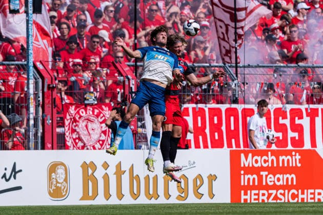 Köln, Deutschland 23. Mai 2026: Mittelrheinpokal - 2025 2026 - Finale - Viktoria Köln gegen Fortuna Köln Im Bild: v. li. im Zweikampf Enzo Wirtz (Fortuna) und Tobias Eisenhuth (VIK) DFL DFB regulations prohibit any use of photographs as image sequences and or quasi-video Sportpark Höhenberg Nordrhein Westfalen Copyright: xFotostandx xKruczynskix