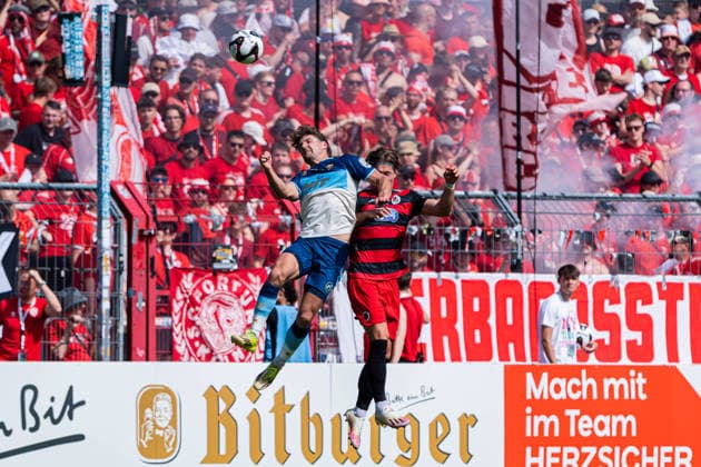 Köln, Deutschland 23. Mai 2026: Mittelrheinpokal - 2025 2026 - Finale - Viktoria Köln gegen Fortuna Köln Im Bild: v. li. im Zweikampf Enzo Wirtz (Fortuna) und Tobias Eisenhuth (VIK) DFL DFB regulations prohibit any use of photographs as image sequences and or quasi-video Sportpark Höhenberg Nordrhein Westfalen Copyright: xFotostandx xKruczynskix