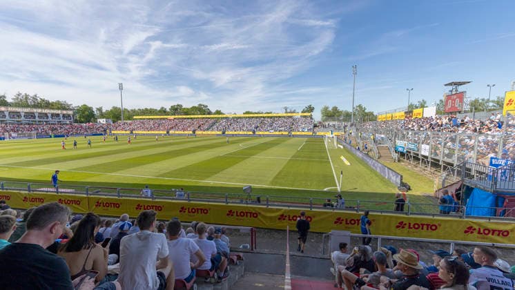 v.l.n.r.: Volles Haus im Finale des Bayerischen Toto-Pokals zwischen dem FC Würzburger Kickers und dem TSV 1860 München im Stadion am Dallenberg, Würzburg, Deutschland, am 23. Mai 2026. Copyright: HMBxMedia xHeikoxBecker