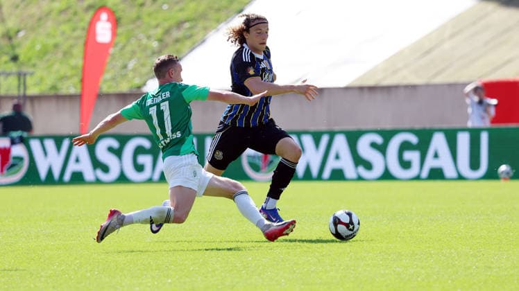 23.05.2026, xrekx, Fussball Landespokal Saarland Finale, 1.FC Saarbrücken - FC 08 Homburg v.l. Markus Mendler (FC 08 Homburg) Tim Civeja (1.FC Saarbruecken) Zweikampf, Aktion, action, battle for the ball (DFL DFB REGULATIONS PROHIBIT ANY USE OF PHOTOGRAPHS as IMAGE SEQUENCES and or QUASI-VIDEO) Saarbrücken