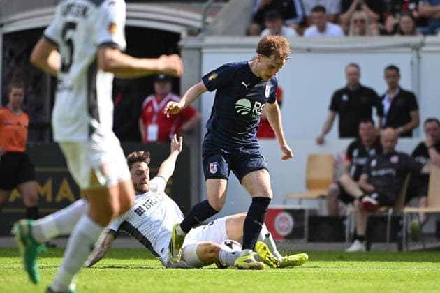 23.05.2026, xpsx, Fußball Finale Hessenpokal, SG Barockstadt Fulda-Lehnerz - SV Wehen Wiesbaden v.l. Moritz Dittmann (SG Barockstadt Fulda-Lehnerz) Jordy Gillekens (SV Wehen Wiesbaden) Zweikampf, Aktion, action, battle for the ball (DFL DFB REGULATIONS PROHIBIT ANY USE OF PHOTOGRAPHS as IMAGE SEQUENCES and or QUASI-VIDEO) Offenbach