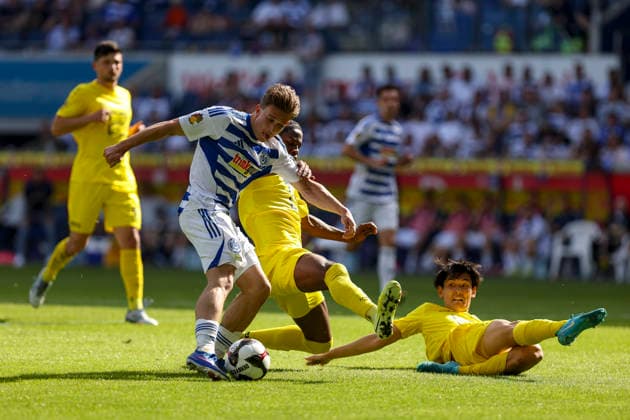 23.05.2026, GER, Fussball, Herren, Niederrheinpokal Finale, Saison 2025 2026, SC St. Tönis - MSV Duisburg Patrick Sussek (MSV Duisburg), Eghosa Aaron Ogbeide (St. Tönis) und Kohei Nakano (St. Tönis) im Kampf um den Ball Duisburg schauinsland-reisen-Arena Nordrhein-Westfalen Deutschland Copyright: xAdrianxSchlüterx