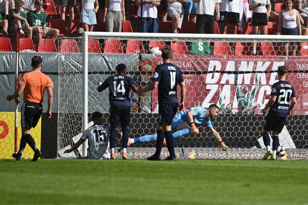 23.05.2026, xpsx, Fußball Finale Hessenpokal, SG Barockstadt Fulda-Lehnerz - SV Wehen Wiesbaden v.l. Justin Janitzek (SV Wehen Wiesbaden) Torschuetze, erzielt das Tor, Treffer, scores the goal 0:1 Samuel Zapico (SG Barockstadt Fulda-Lehnerz) (DFL DFB REGULATIONS PROHIBIT ANY USE OF PHOTOGRAPHS as IMAGE SEQUENCES and or QUASI-VIDEO) Offenbach