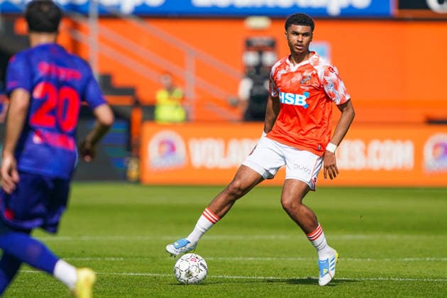 2026-05-23 FC Volendam v Willem II - Dutch Eredivsie Kwalificatie - Finale VOLENDAM, NETHERLANDS - MAY 23: Precious Ugwu of FC Volendam hits the ball during the Dutch Eredivsie Kwalificatie - Finale match between FC Volendam and Willem II at Kras Stadion on May 23, 2026 in Volendam, Netherlands. Volendam Kras Stadion Netherlands Content not available for redistribution in The Netherlands directly or indirectly through any third parties. Copyright: xAndrexWeeningx