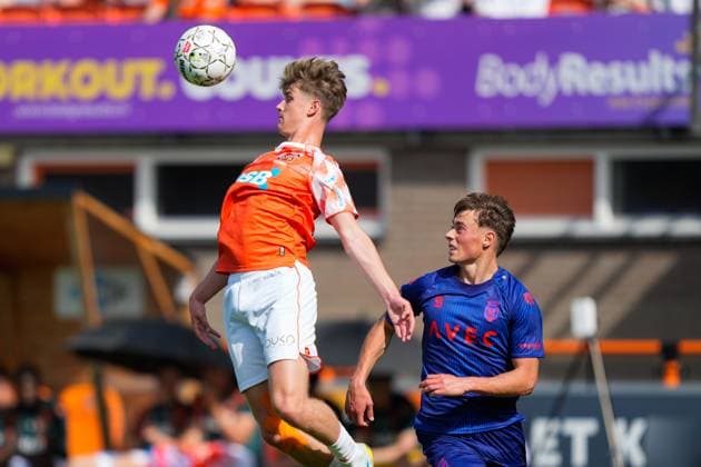 VOLENDAM , 23-05-2026 , Kras Stadium, season 2025 2026 , Dutch Eredivisie Football ,Second leg of the Keuken Kampioen Play-Offs final . Match between FC Volendam and Willem II . Picture shows FC Volendam player Dave Kwakman and Willem II player UriÃ«l van Aalst Volendam - Willem II (play off)  x203907864x Copyright:
