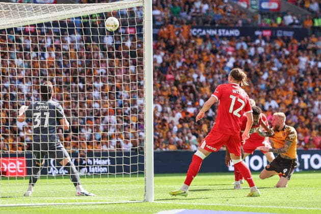 Hull City v Middlesbrough Sky Bet Championship Oliver McBurnie of Hull City (right) with a header that hits the bar during the Sky Bet Championship Play-Off Final between Hull City and Middlesbrough at Wembley Stadium, London. 23 05 2026 UK Newspapers OUT Copyright: xFocusxImagesx FIL-23464-0400